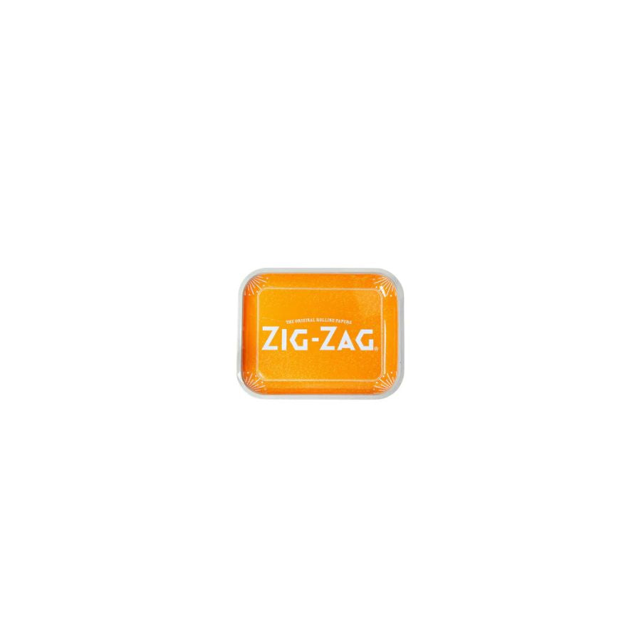 Zig-Zag rolling paper pack on a white background
