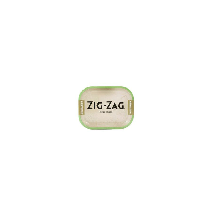 Zig-Zag rolling paper pack on a white background