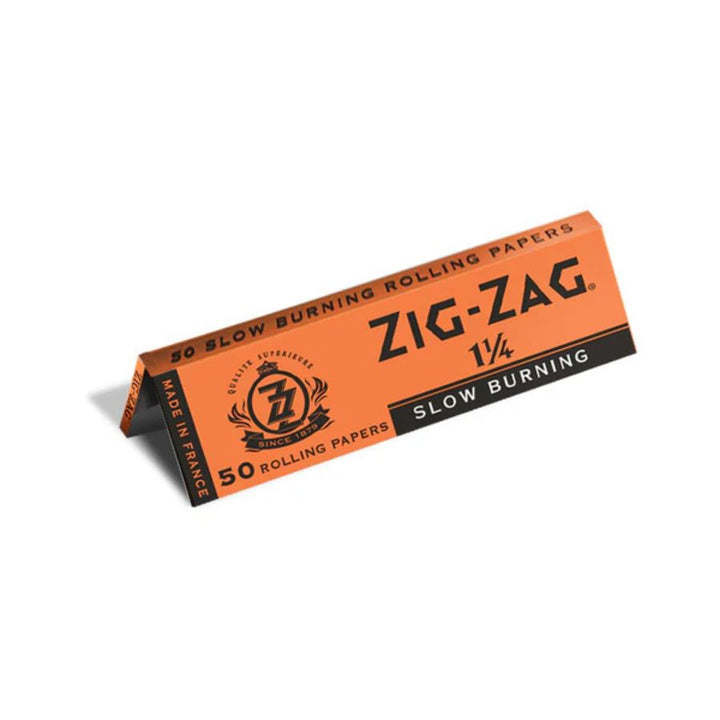 Zig-Zag rolling paper pack on a white background